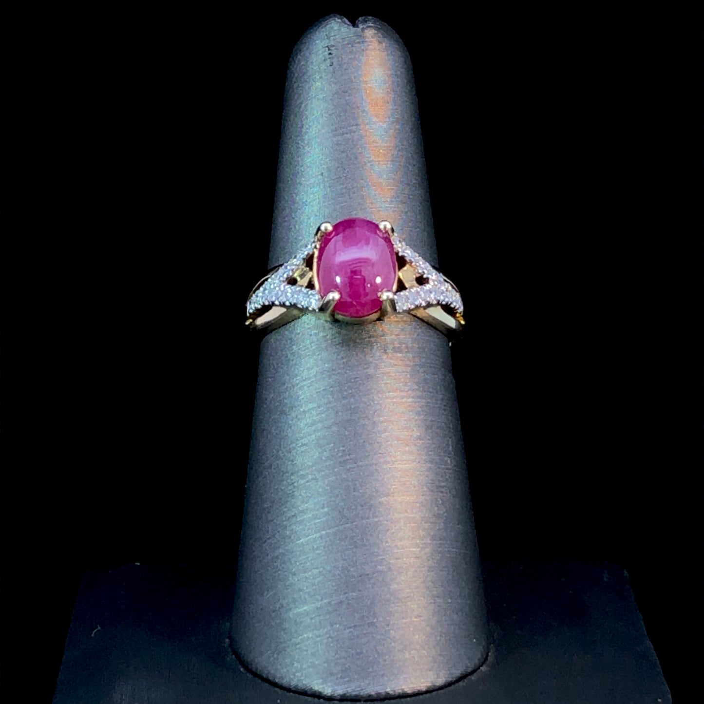 156635 - Ruby and diamond ring