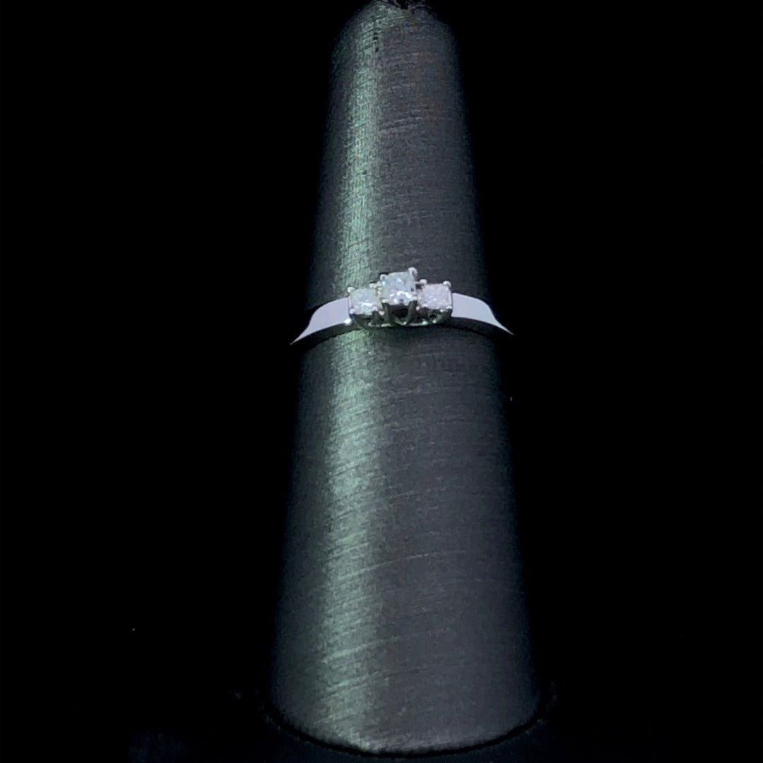 143168 - .28 ctw diamond ring