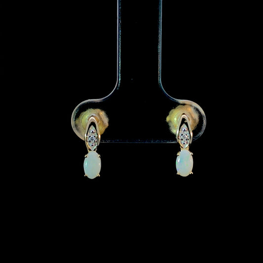 165756 - Opal and diamond earrings