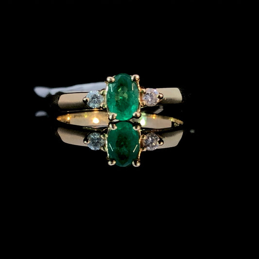128563 - .11 ctw diamond and emerald ring