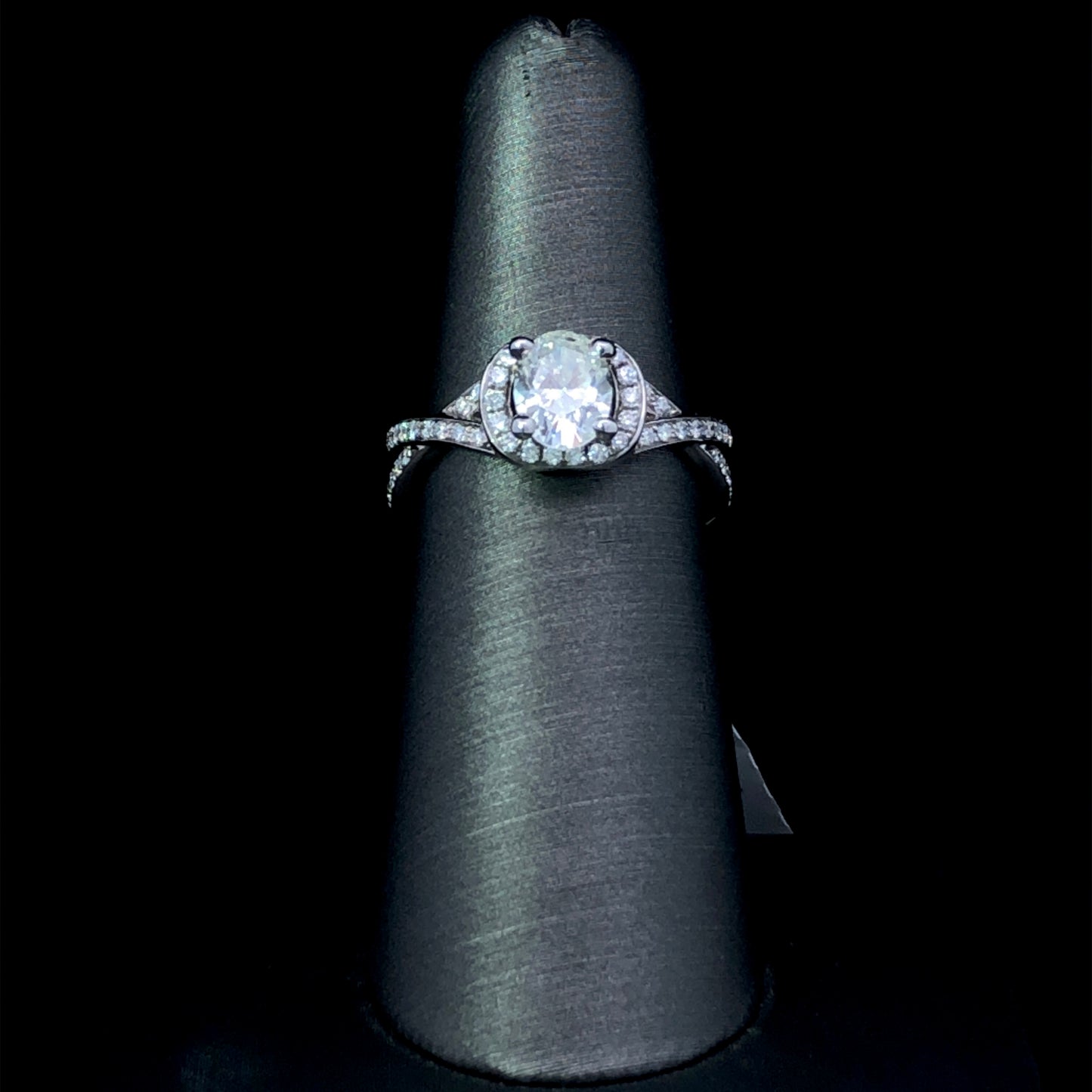 160576 - 1.34 ctw diamond ring