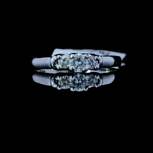 144274 - .27 ctw diamond ring