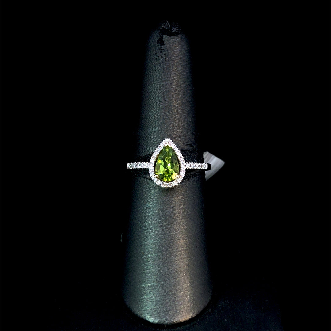 166158 - Peridot and diamond ring