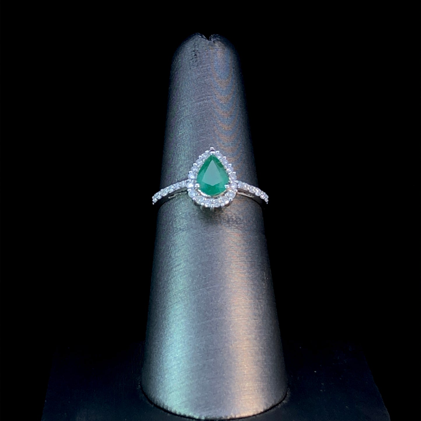 159926 - .80 ctw diamond and emerald ring