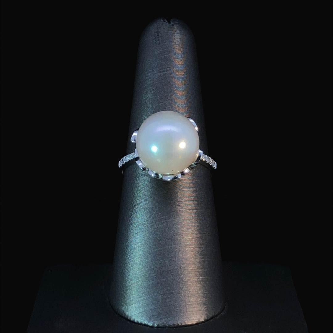 150857 - Diamond and pearl ring
