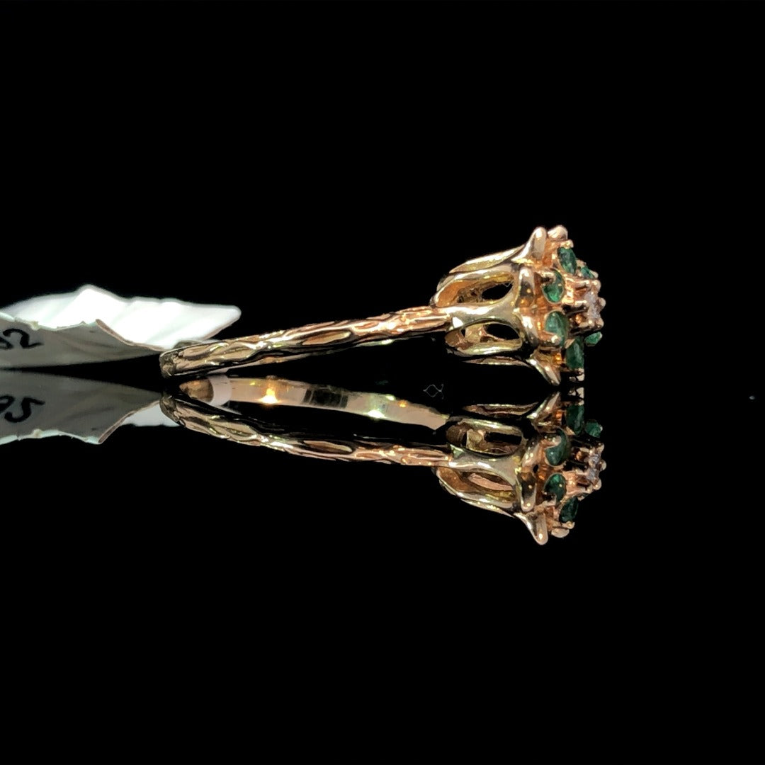 103292 - Emerald and diamond ring