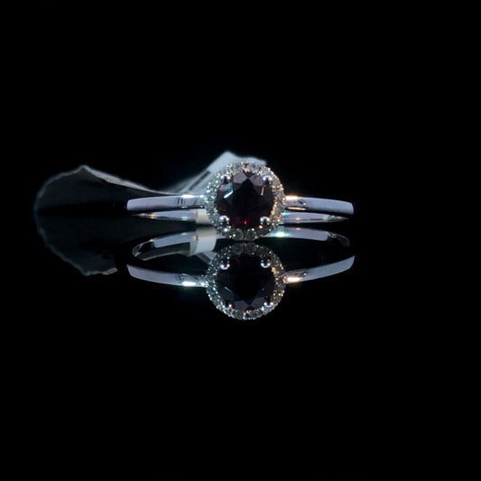 160095 - Garnet and diamond ring
