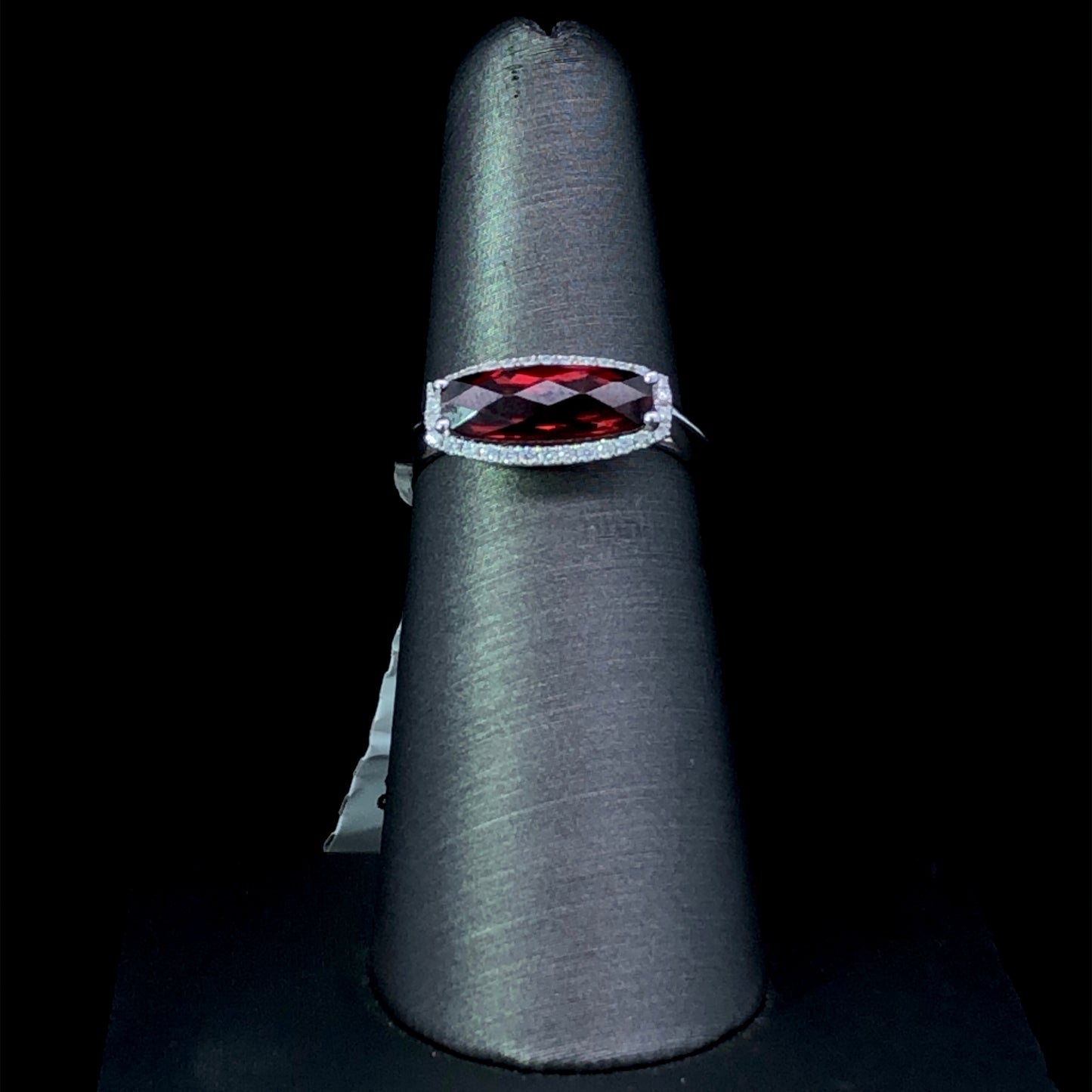 157690 - 2.28 ct garnet and diamond ring