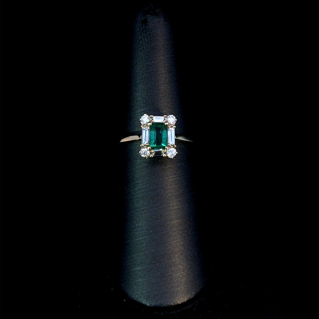 164012 - .85 ctw emerald and diamond ring