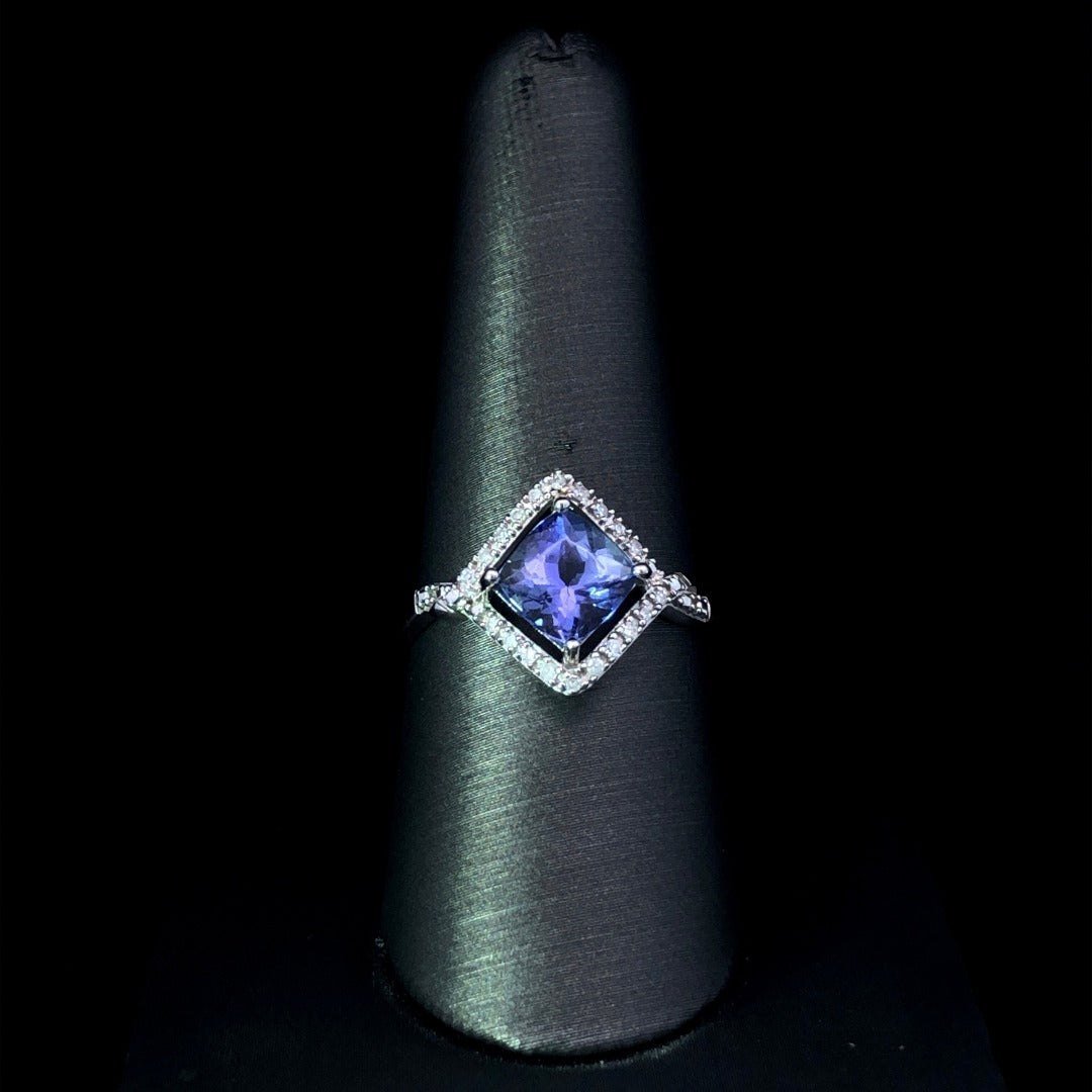156290 - 1.75 ctw tanzanite and diamond ring