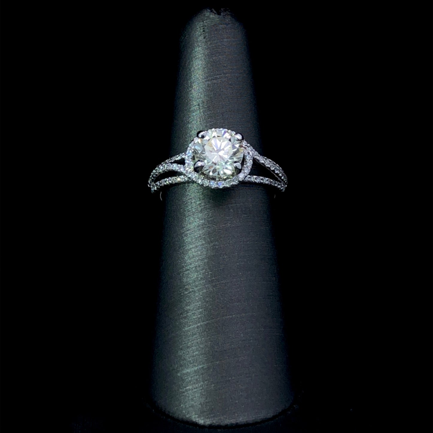 160678 - 1.68 ctw diamond ring