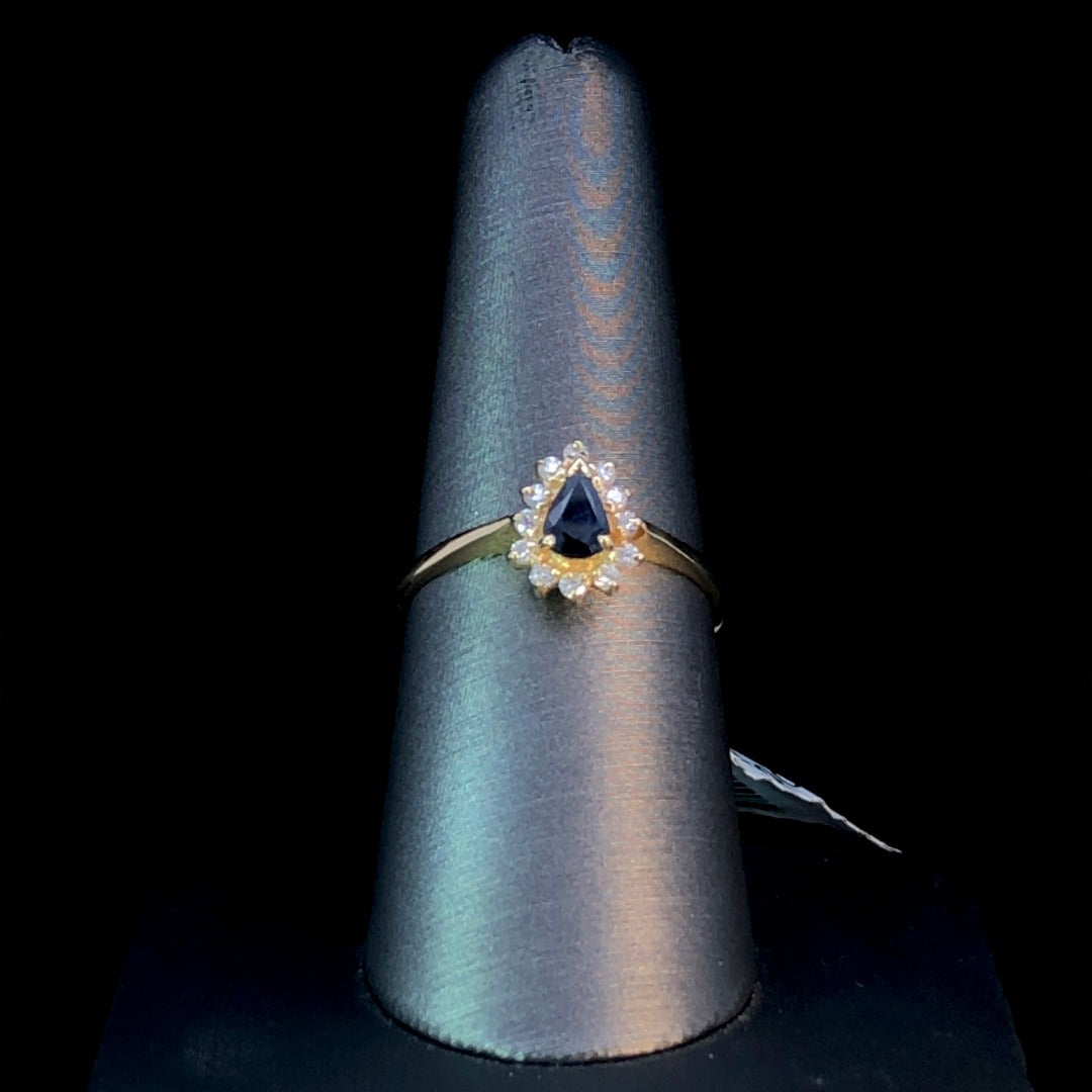 141985 - Sapphire and diamond ring