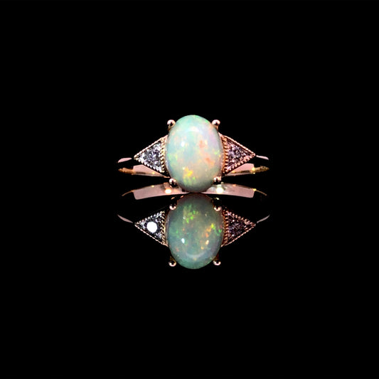 159073 - Opal and diamond ring