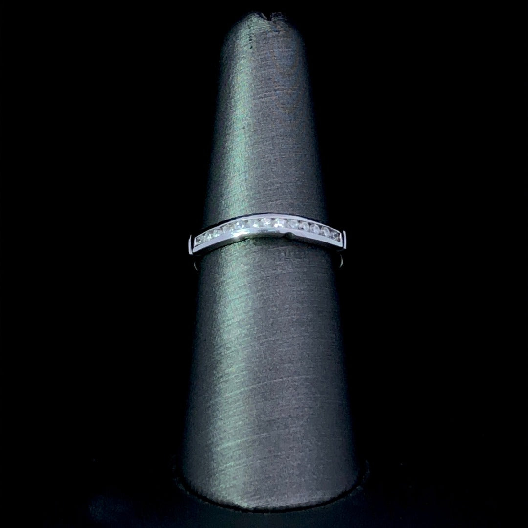 129936 - .22 ctw diamond band