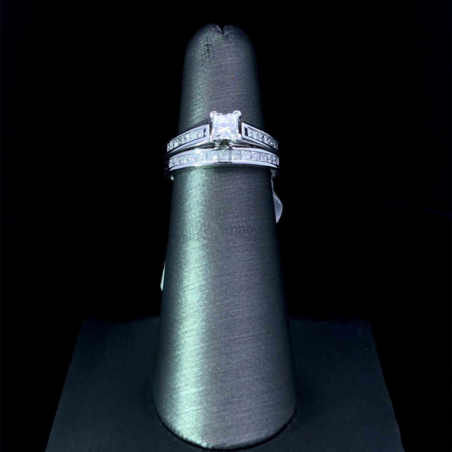 161762 - .67 ctw Diamond wedding set