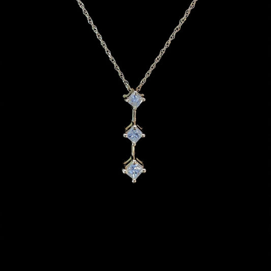 .28 ctw diamond pendant