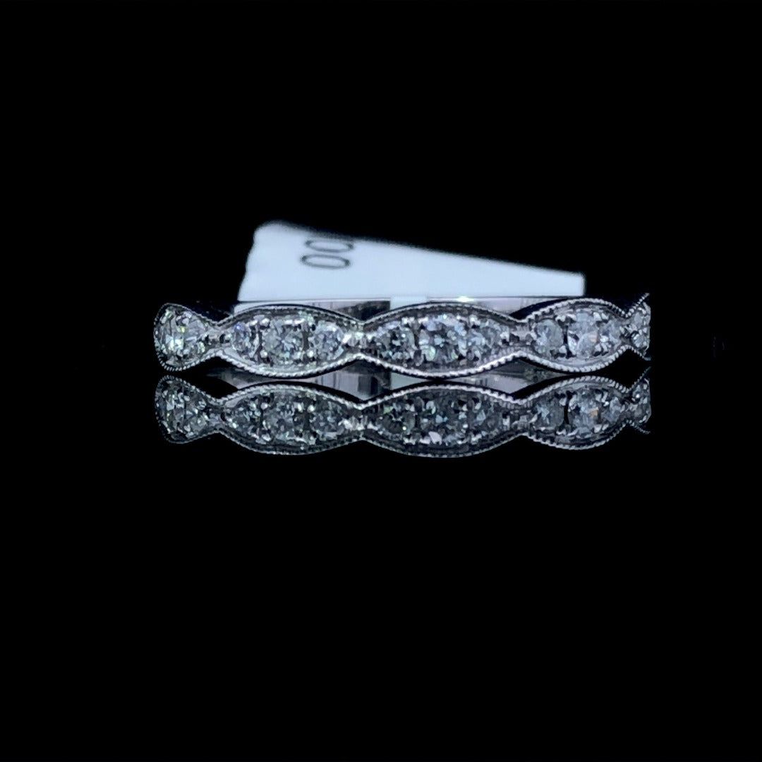 161832 - .27 ctw diamond band