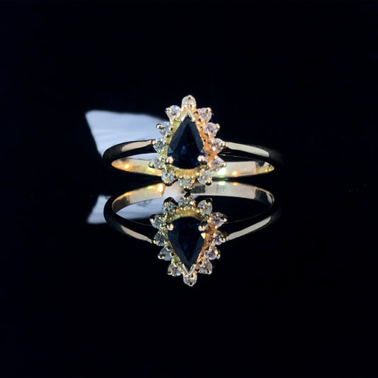 141985 - Sapphire and diamond ring