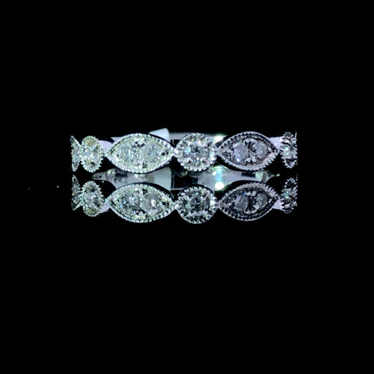 160942 - .30 ctw diamond band