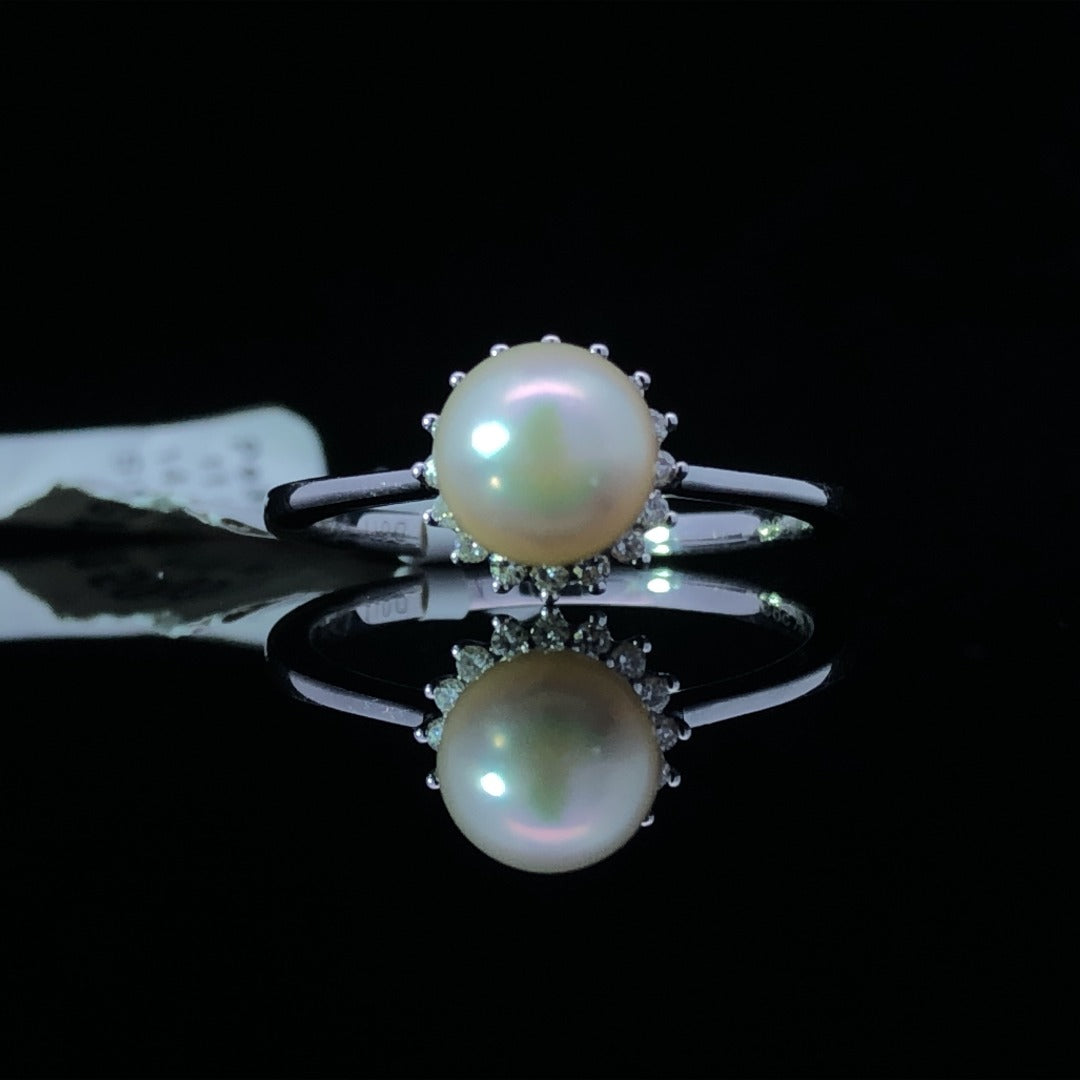 150893 - Diamond and pearl ring