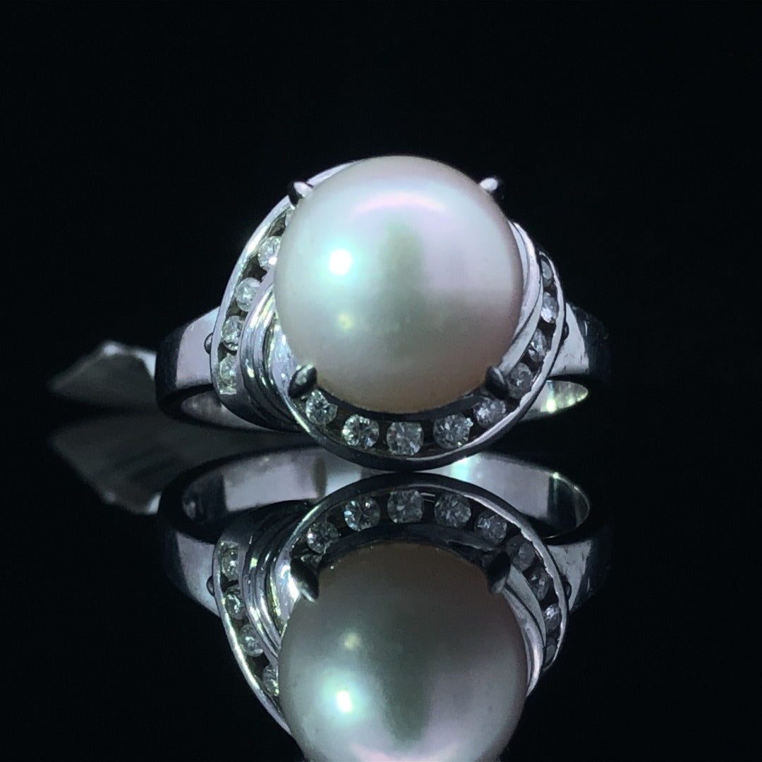 158901 - Diamond and pearl ring