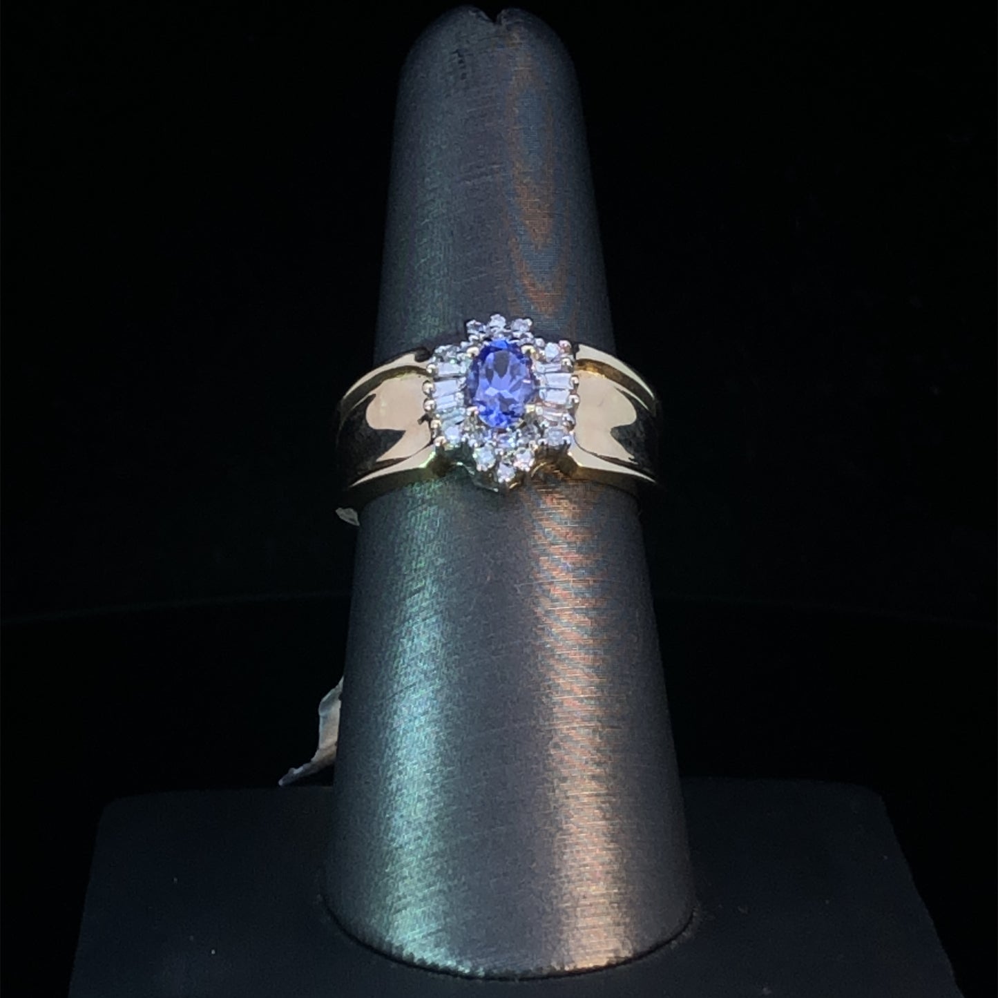 103239 - Tanzanite and diamond ring