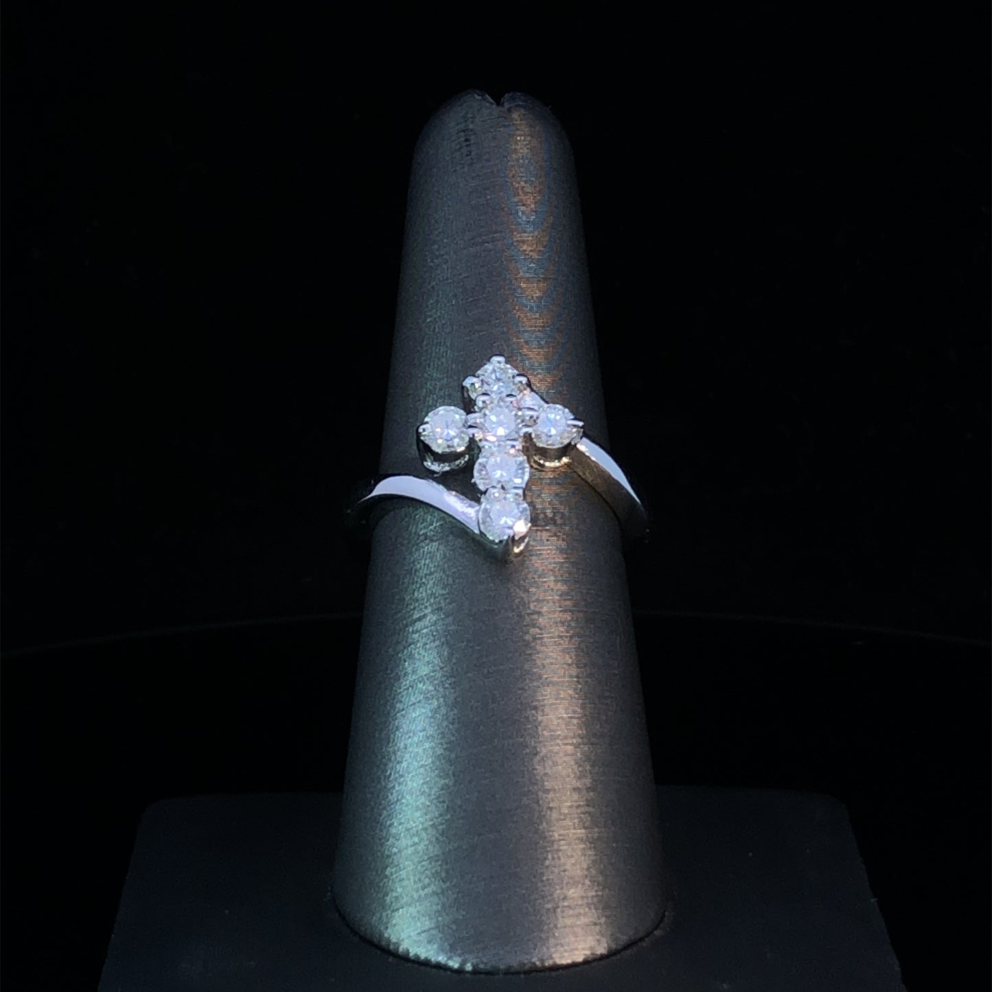 161675 - .82 ctw diamond ring