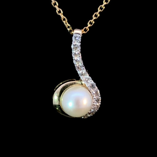 158956 - .20 ctw diamond and pearl pendant