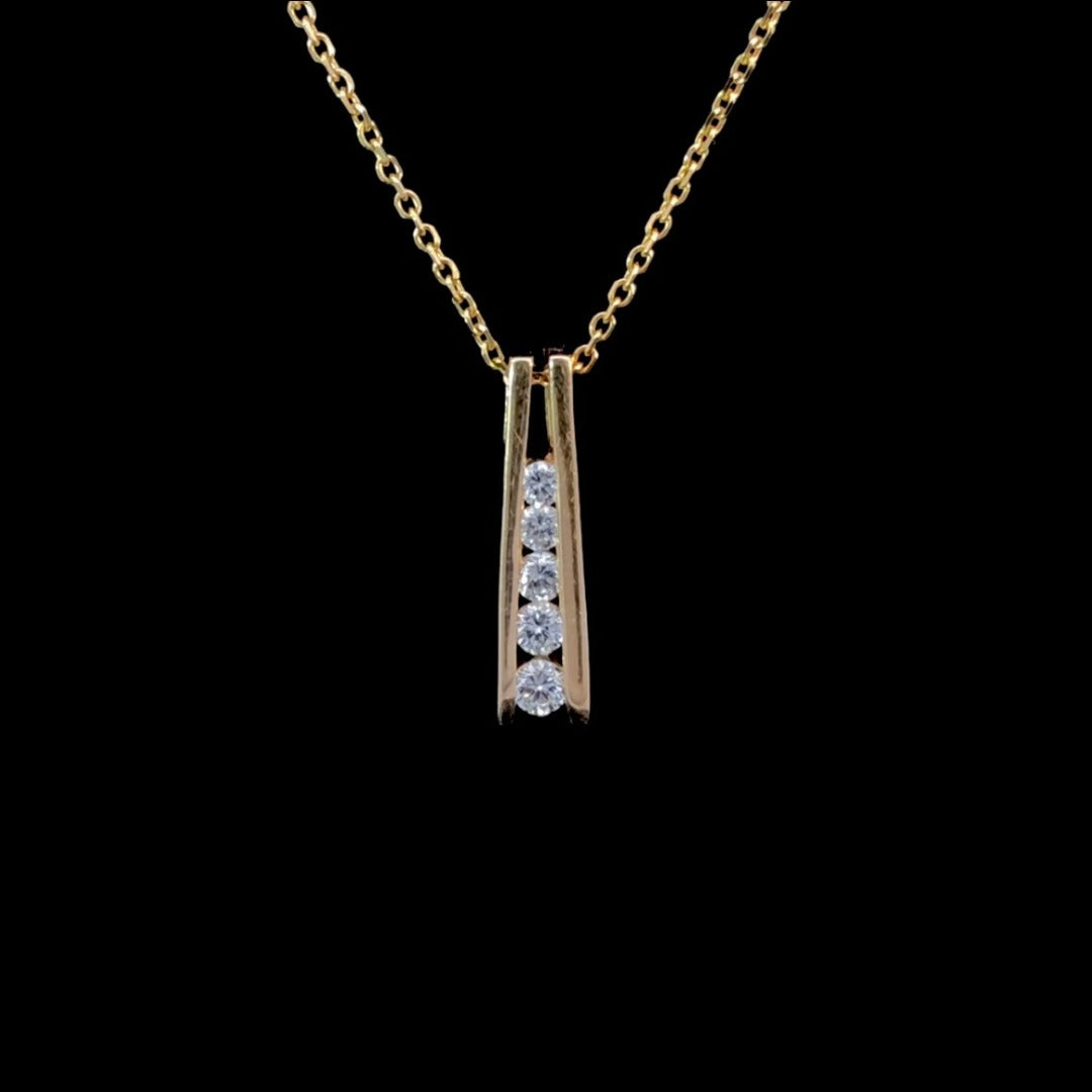 .21 ctw diamond pendant