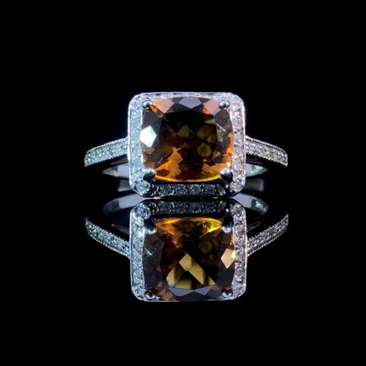 147025 - .29 ctw Citrine and diamond ring