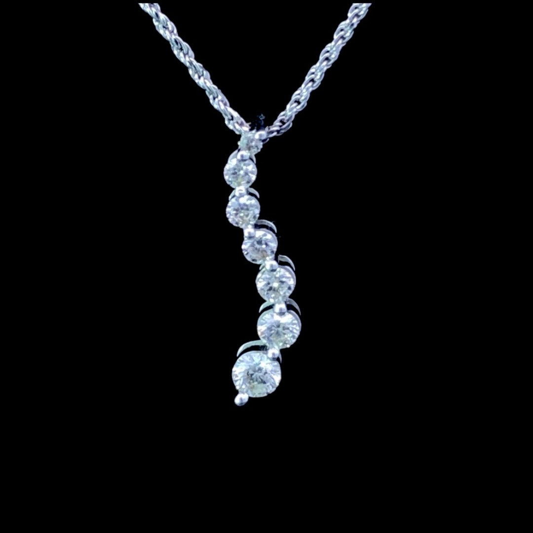 .49 ctw diamond pendant