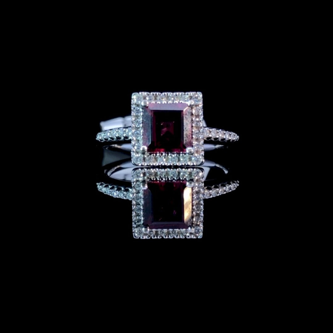 157011 - .25 ctw diamond and garnet ring