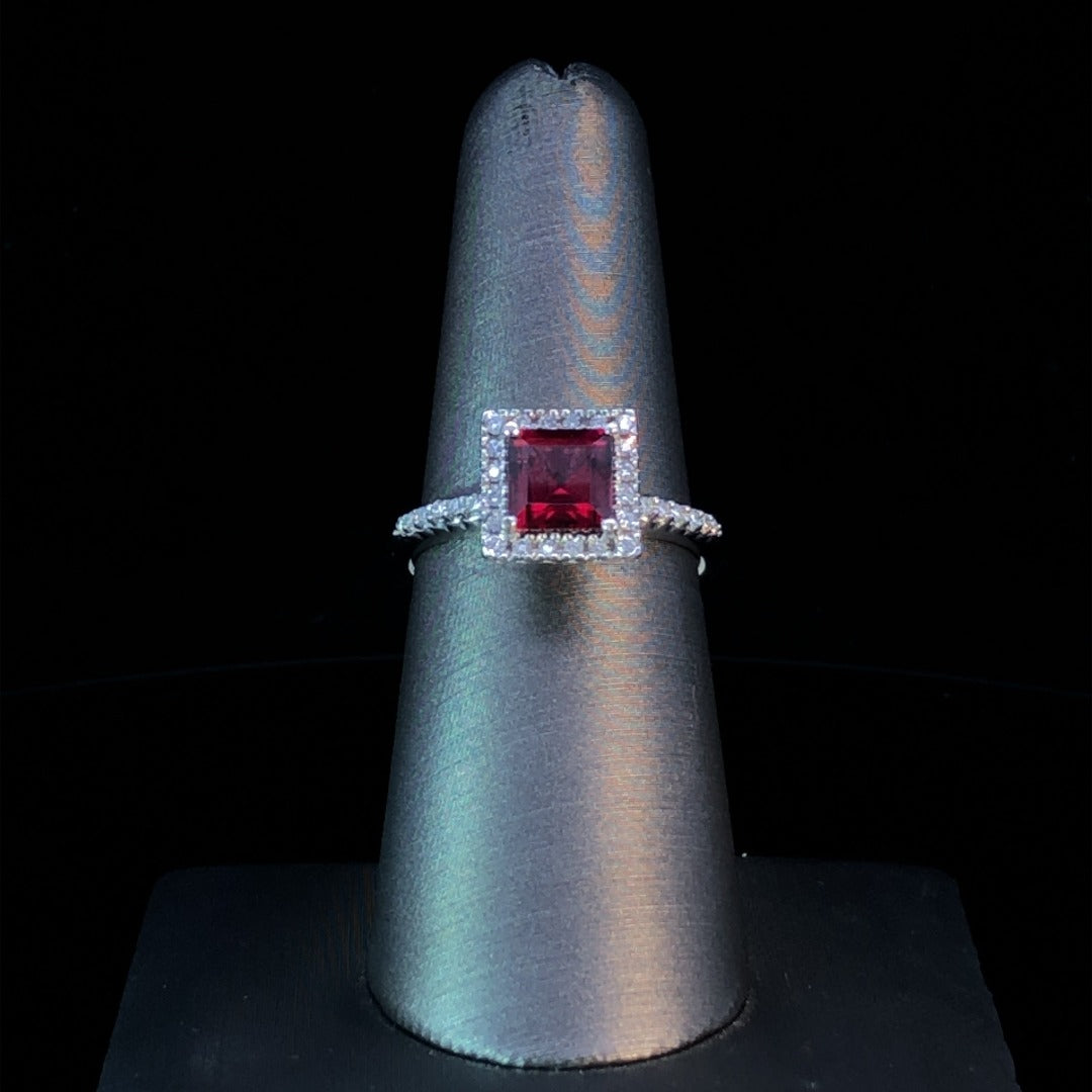 157011 - .25 ctw diamond and garnet ring