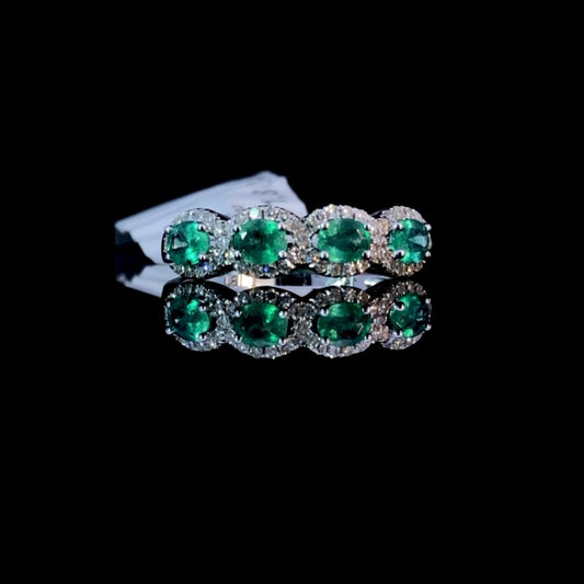 158911 - .33 ctw diamond and emerald ring