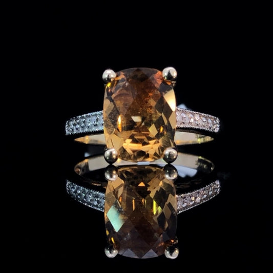 142777 - Citrine and diamond ring