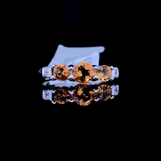 136706 - Citrine and diamond ring