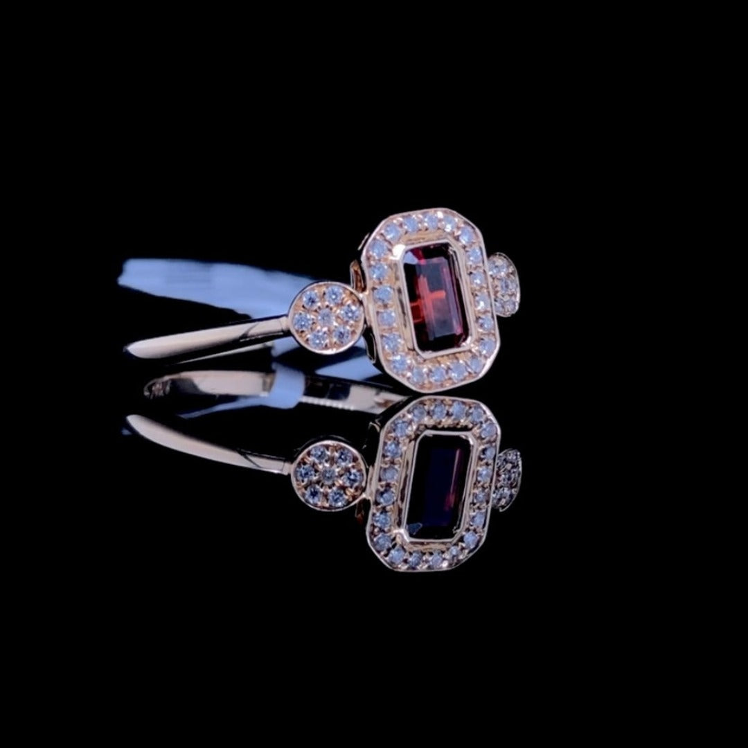 151182 - .54 ctw garnet and diamond ring