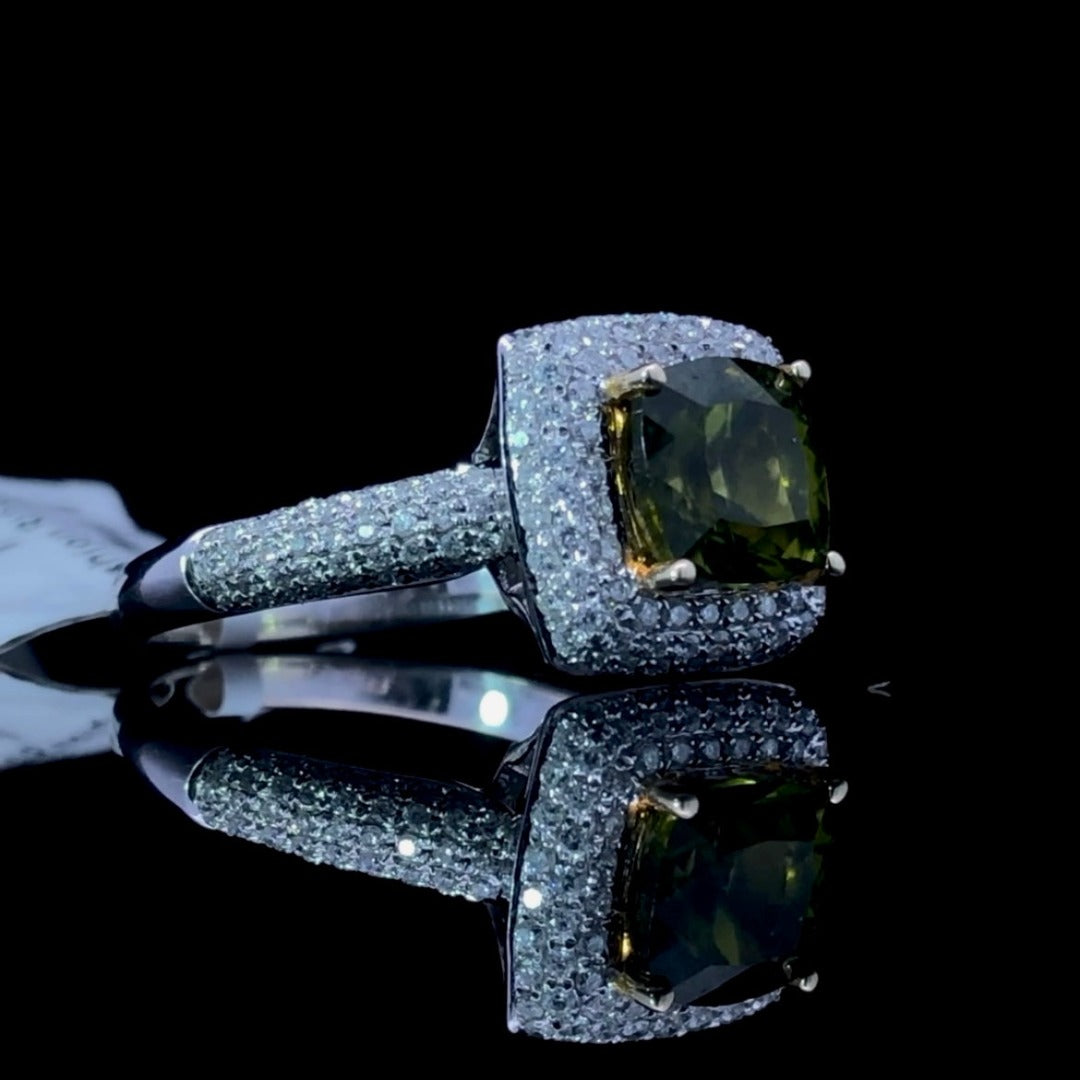 148119 - 2.50 ctw peridot and diamond ring