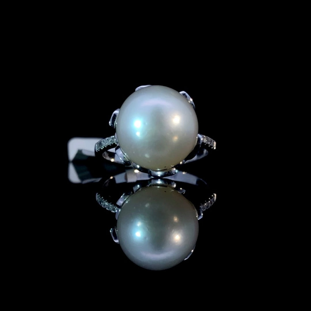 150857 - Diamond and pearl ring