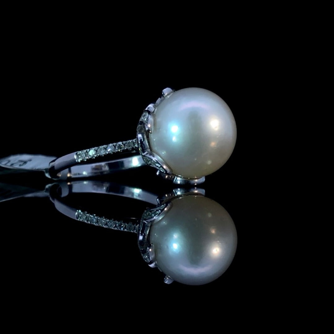 150857 - Diamond and pearl ring