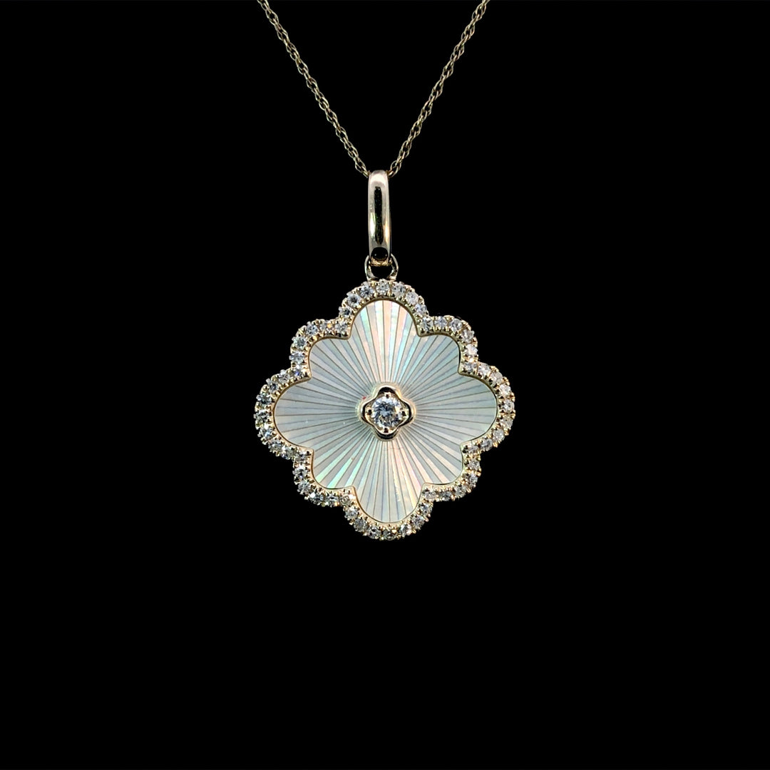 165850 - 4.6ctw diamond pendant