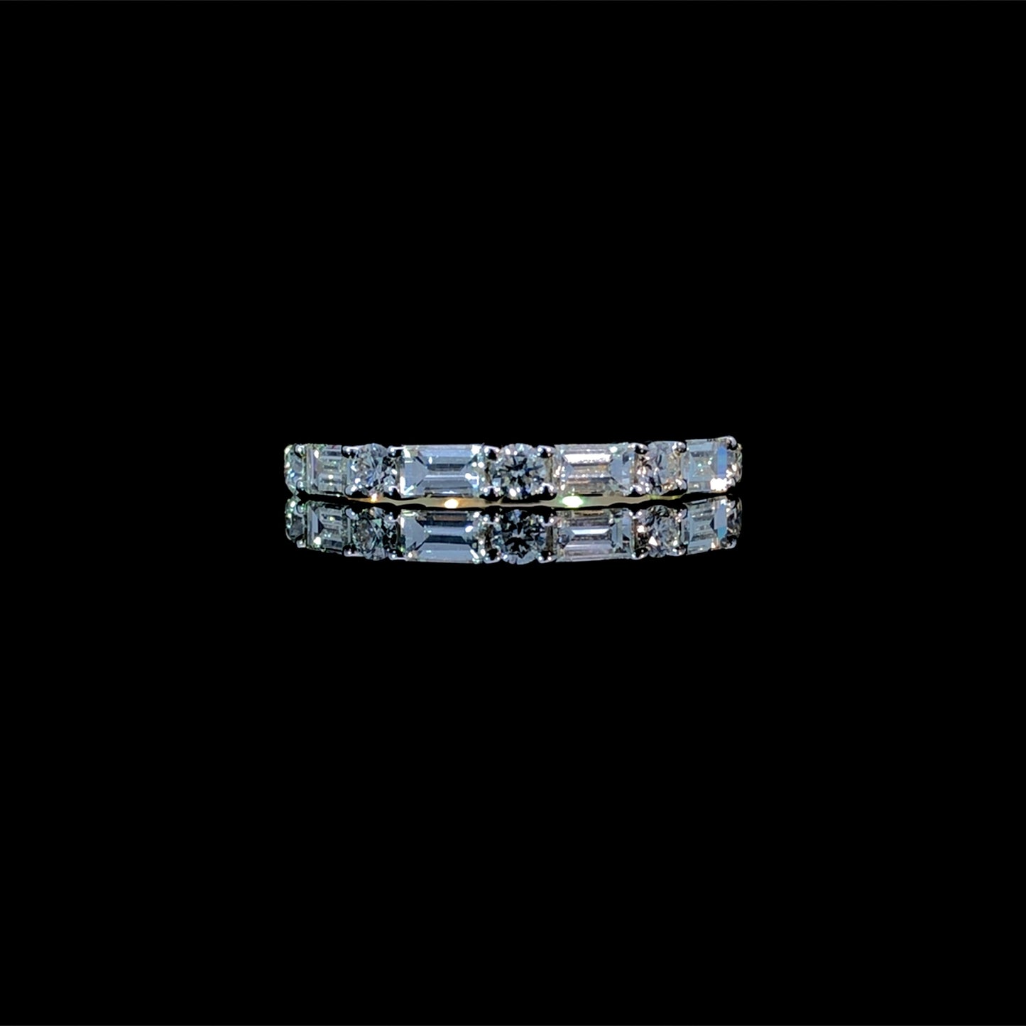 165885 - .98ctw diamond band