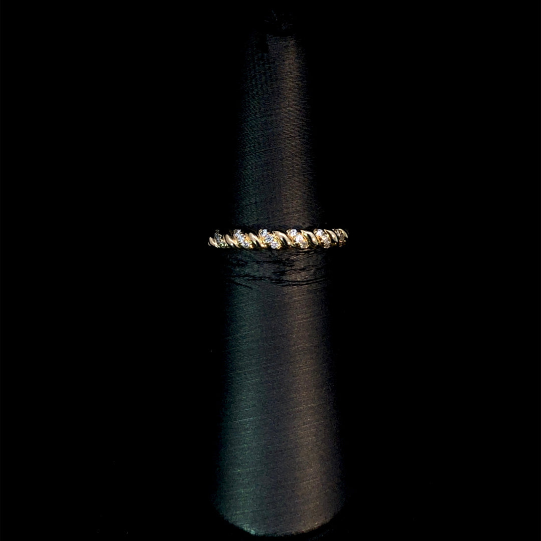 165929 - .10 ctw diamond band
