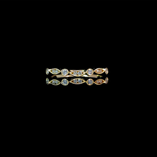 165935 - .17 ctw diamond band
