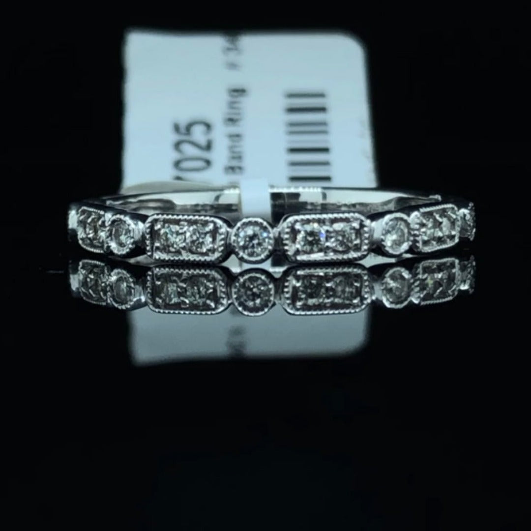 157025 - .11 ctw diamond band