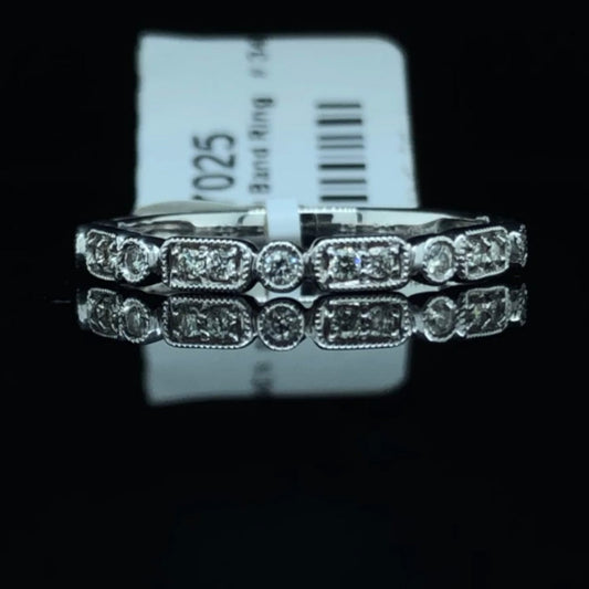157025 - .11 ctw diamond band