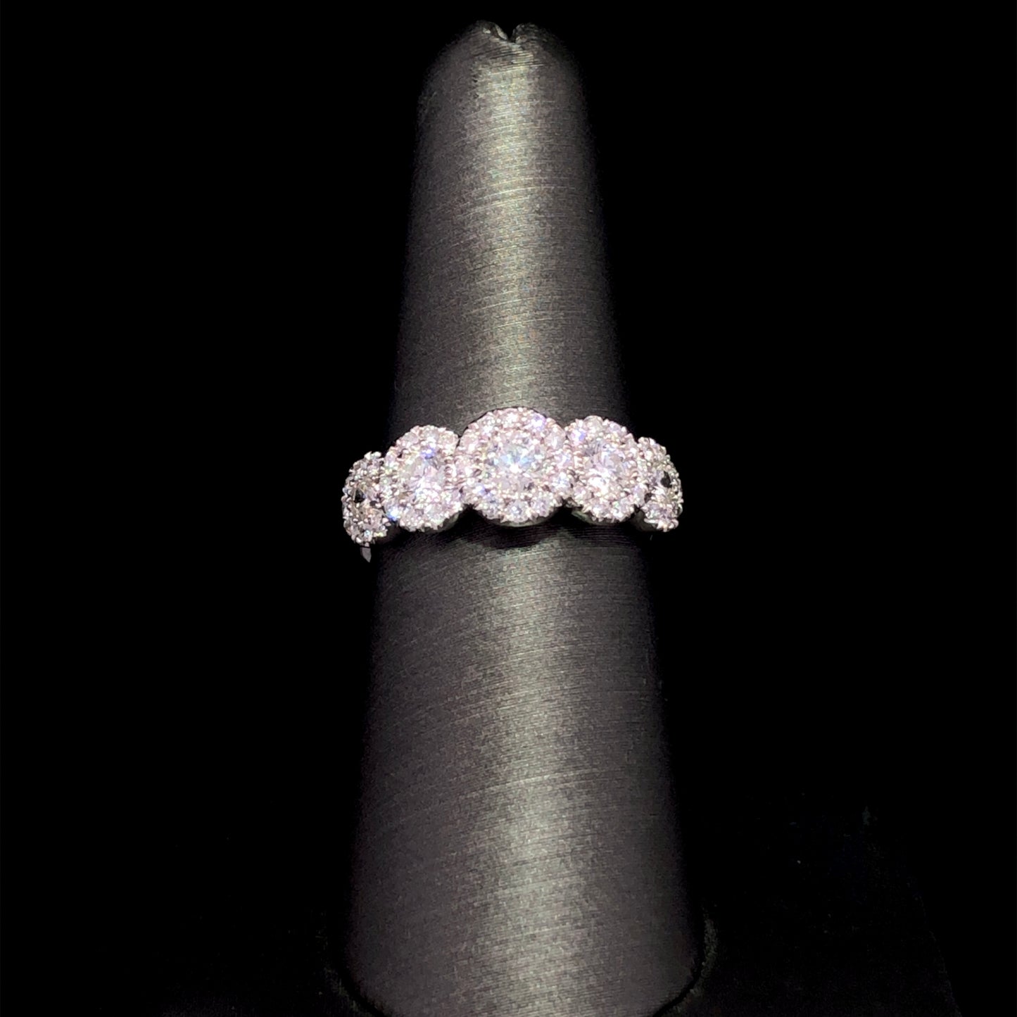 160989 - 1.25 ctw diamond ring