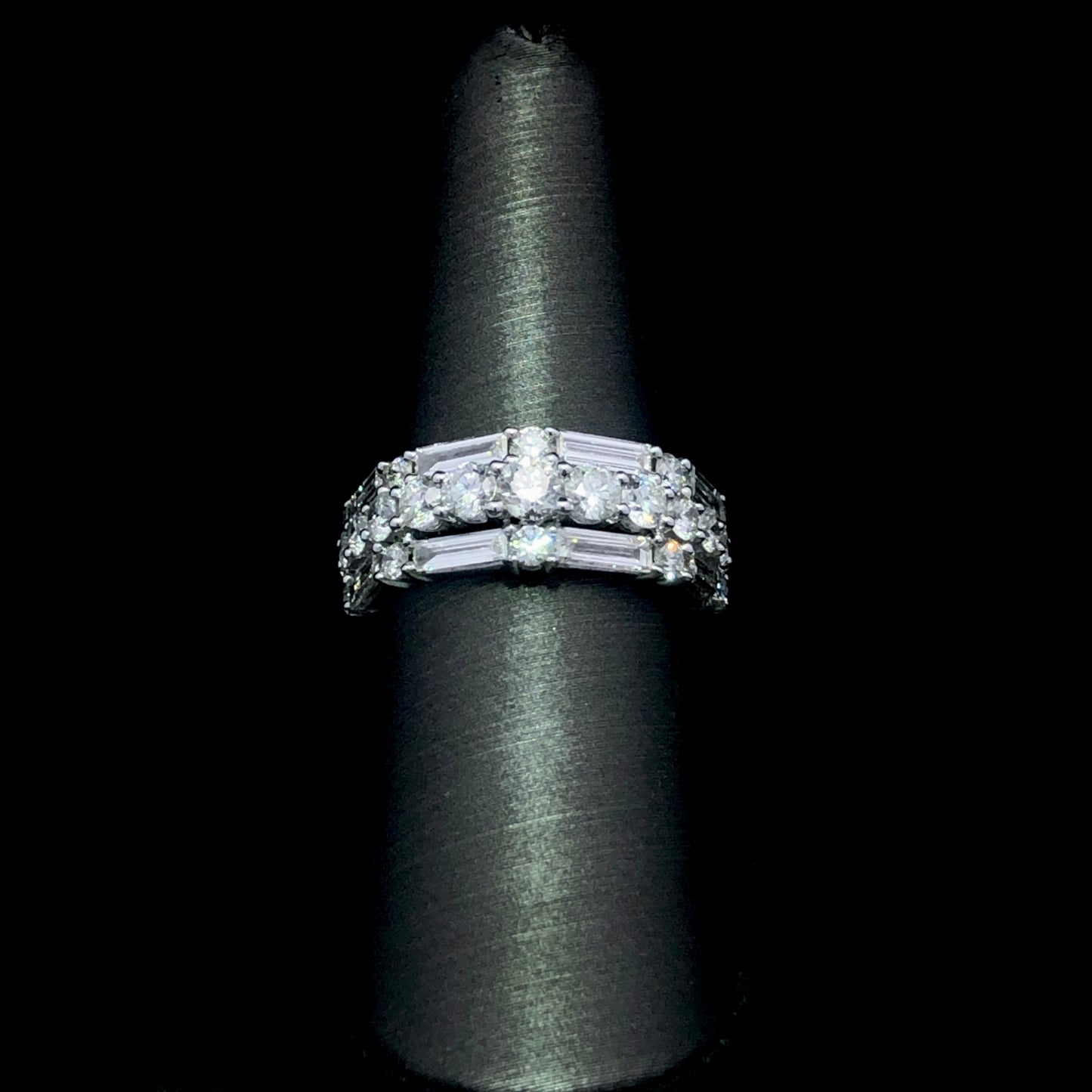 160653 - 2.90 ctw diamond ring