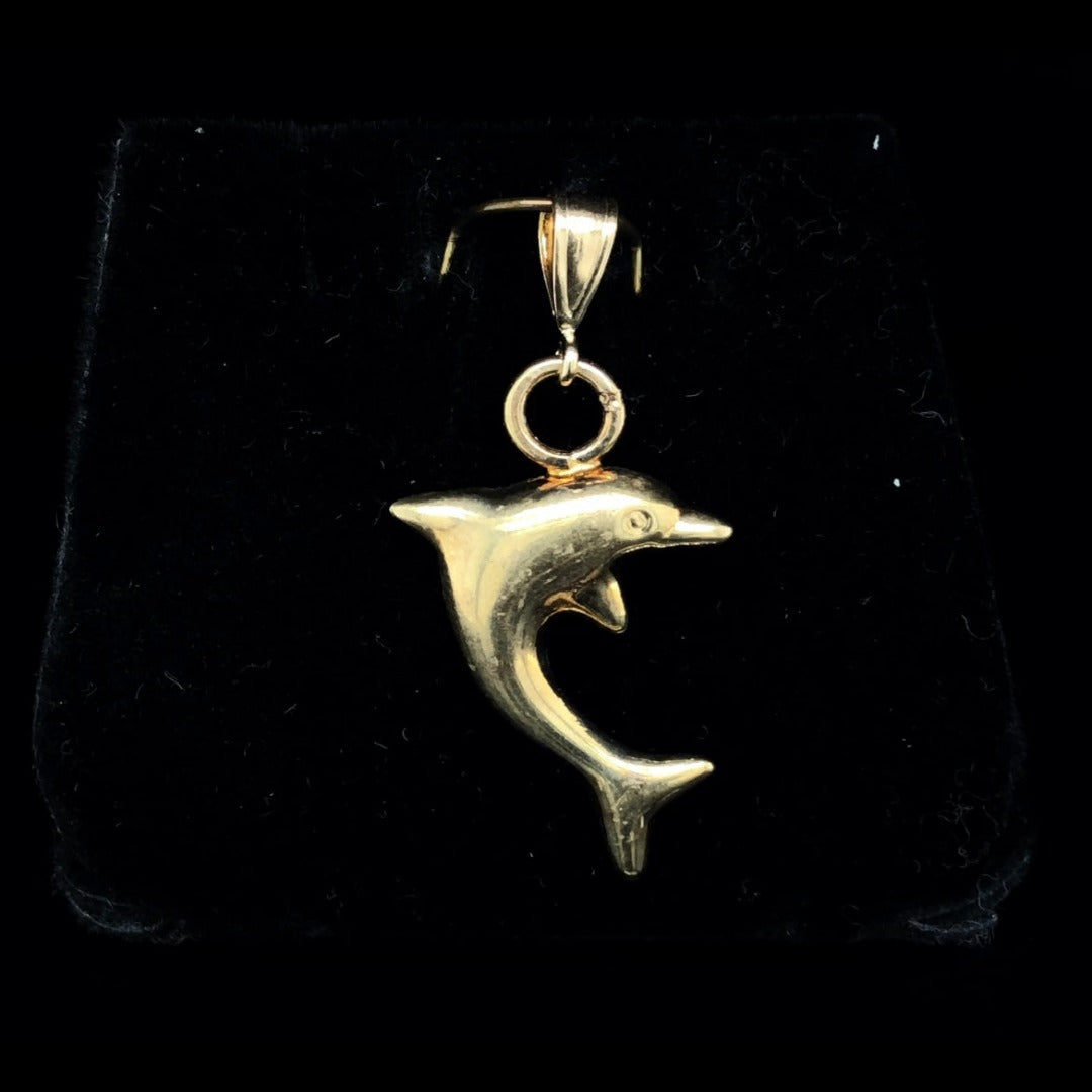 Gold pendant