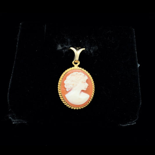 Cameo pendant